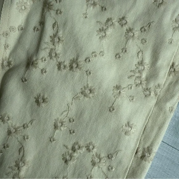 J Crew Billie Demi Boot Cut Crop Cream Floral Embroidered Jeans Size 26 - Picture 2 of 13